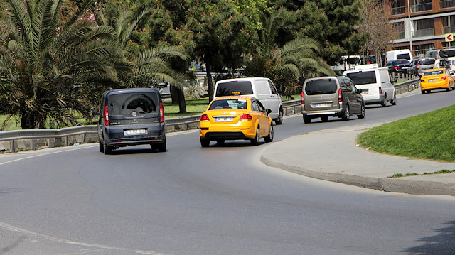 Şişli'de yoğunluktan kaçmak için geri geri giden sürücüler trafiği alt üst ettiler