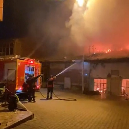Çorumda demirciler çarşısında 4 iş yeri küle döndü