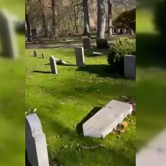 İsveçte Müslüman mezarlığına saldırı: 10 mezar taşını tahrip ettiler