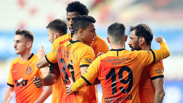Galatasaray ligde 3. sırada bulunuyor.