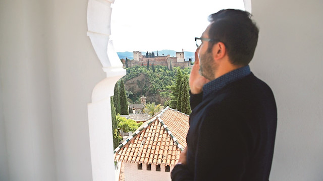El Hamra Sarayı’nı karşısına alan Ulu Cami, İspanya’da ezanın minareden yüksek sesle okunabildiği tek cami olarak biliniyor.