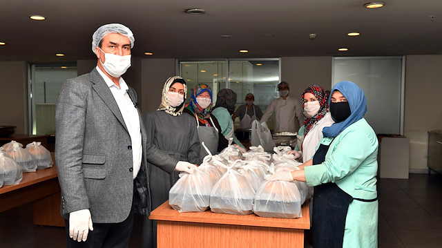 Osmangazi Belediyesi ​
ramazan ayı boyunca 100 bini aşkın sıcak yemek dağıtımı gerçekleştirecek.