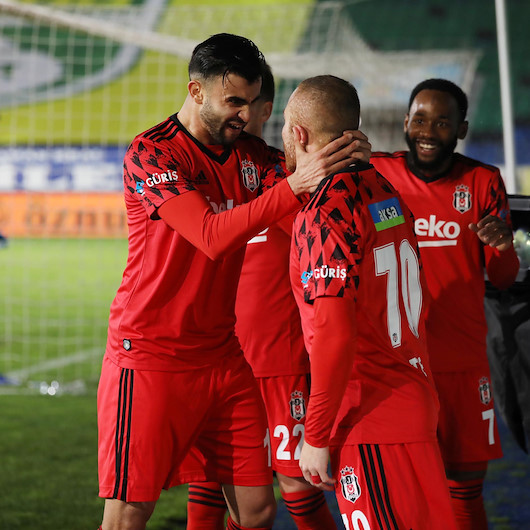 Beşiktaş kritik Rize deplasmanında 3 puanı 3 golle aldı