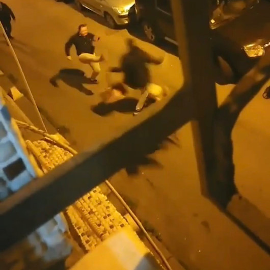 Şişli’de sahur vakti davulculara bıçaklı saldırı kamerada