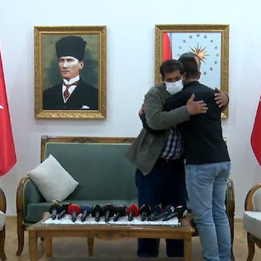 Anneler direndikçe PKK çözülüyor: Evlat nöbetindeki ailelerden biri daha evladına kavuştu