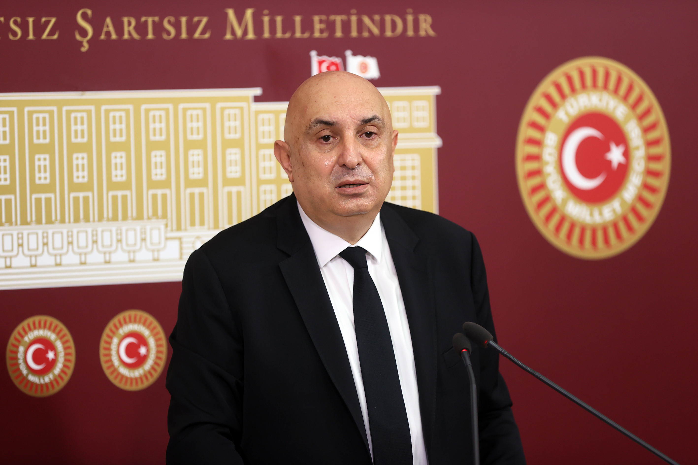 Engin Özkoç
