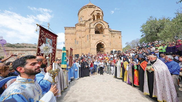Van’daki tarihi Akdamar Surp Haç Ermeni Kilisesi restore edilip anıt müze olarak hizmete açıldı. Kilisede yılda 1 gün ibadet edilmesine izin verildi.