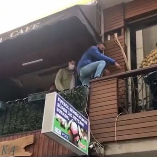 Trabzonda kısıtlamada açık olan kafeye polis baskını: İçerideki bir grup genç balkondan balkona kaçtı