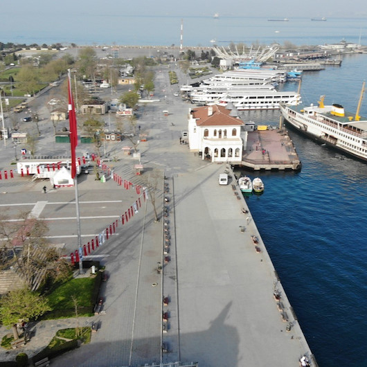 Tam kapanma sonrası Kadıköy ve Üsküdarda meydanlar sessizliğe büründü
