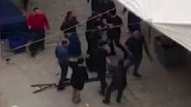 Esenyurt’ta pazar yerinde satırlı sopalı ‘laf atma’ kavgası