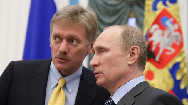 Kremlin Sözcüsü Dmitri Peskov (solda) ve Rusya Devlet Başkanı Putin 