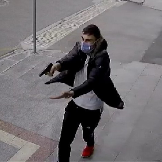 Kocaelide 16 yaşındaki genç sokak ortasında iki kişiyi böyle vurdu