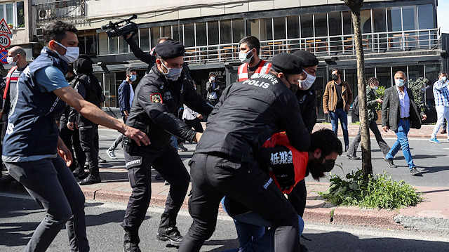 Taksim'e yürümek isteyen 212 kişi gözaltına alındı.