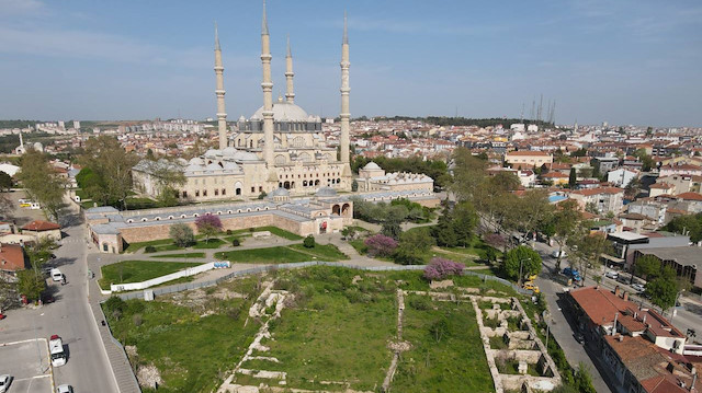 Selimiye Cami Meydanı'nın düzenlenmesi yapılacak.