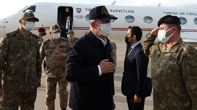 Bakan Akar ve komutanlar Irak sınırında