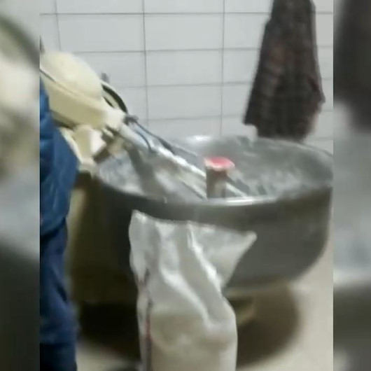 Trabzonda bir fırına koronavirüs baskını: Hamur makinelerinin arasında kumar oynadılar