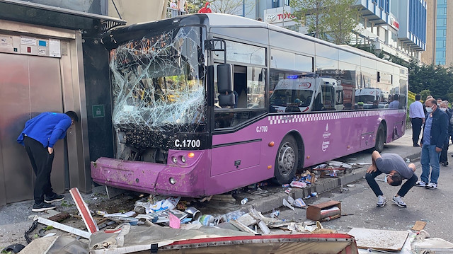 Kaza yapan otobüs Kadıköy-Ferhatpaşa seferi yapıyordu.