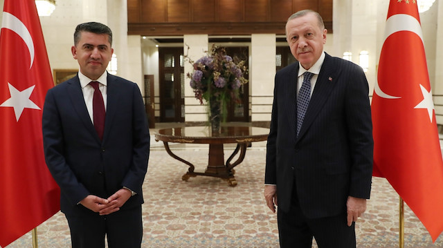 Cumhurbaşkanı Recep Tayyip Erdoğan, Avrupa'daki bazı Türk sivil toplum kuruluşu temsilcilerini Cumhurbaşkanlığı Külliyesi'nde kabul etti. Kabulde, Avrupa Ülkücü Türk Dernekleri Federasyonu Genel Başkanı Şentürk Doğruyol da yer aldı. 