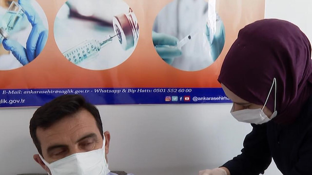 Ankara'da muhtarlara Kovid-19 aşısı yapılmaya başlandı