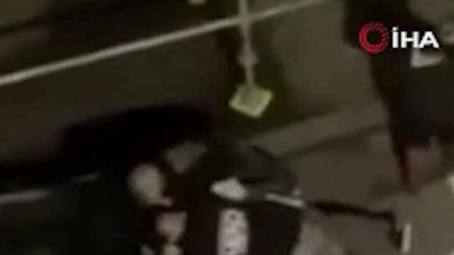 Fransa'da koronavirüs tedbirlerine uymayıp partiye katılan 2 genç, polis şiddetine uğradı