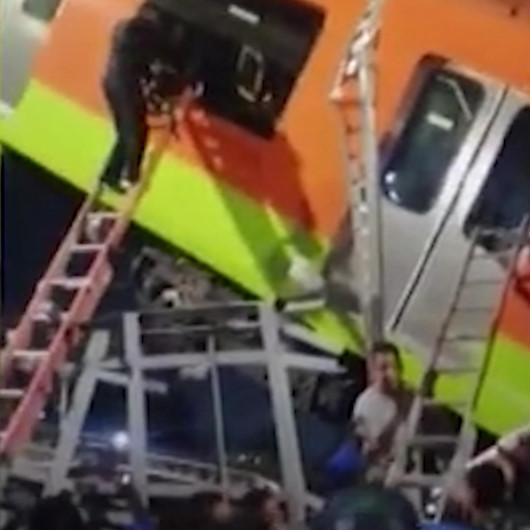 Meksikada metro üst geçidi tren vagonlarıyla çöktü: 13 ölü 70 yaralı