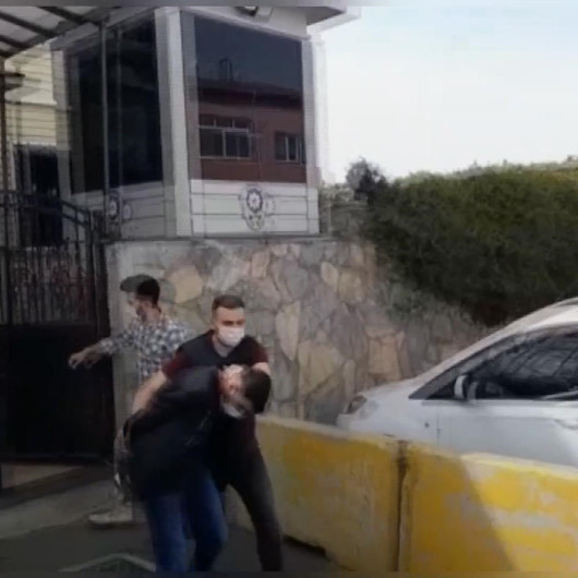 Sarıyerde yardım dağıtıyor gibi görünüp uyuşturucu satan torbacı yakalandı