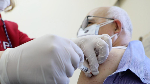 Türkiye'de iki doz aşı yaptıranların sayısı 10 milyonu aştı