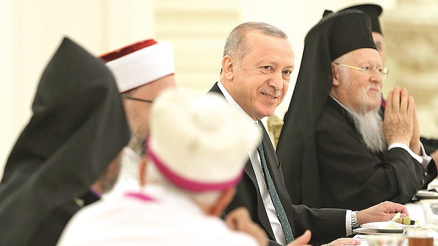 Cumhurbaşkanı Erdoğan, azınlık temsilcilerinden, Türkiye’deki kardeşlik tablosunun dünyaya da anlatılmasını istedi.