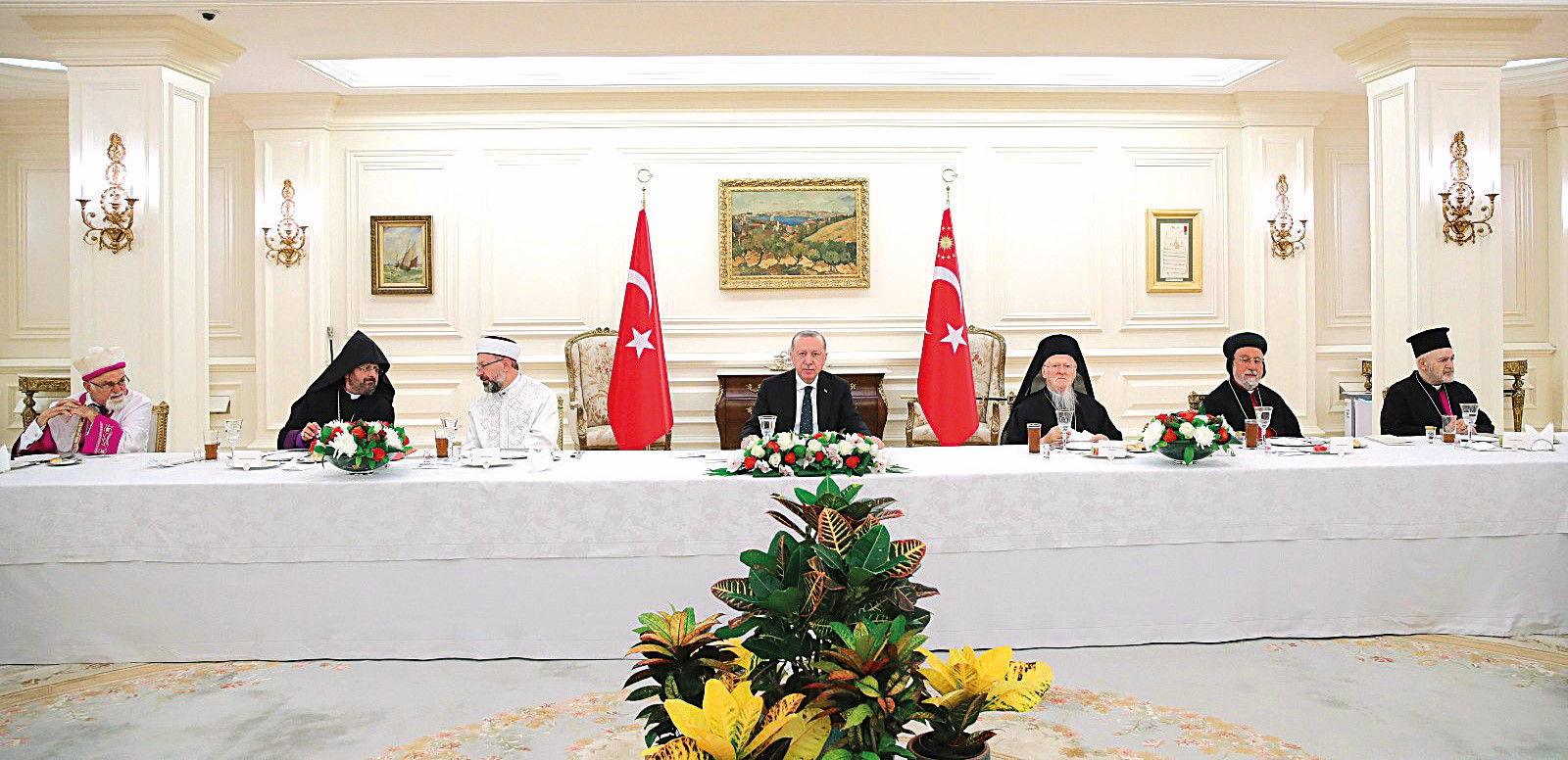 Azınlık temsilcileri Çankaya Köşkü’nde önceki akşam kardeşlik sofrasında biraraya geldi.