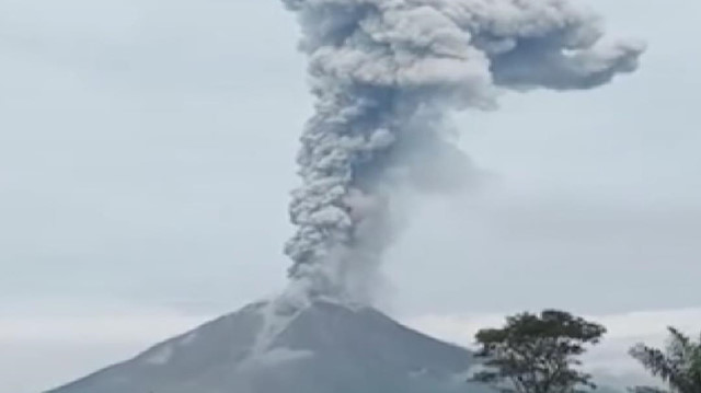 Endonezya'daki Sinabung Yanardağı'nın patlama riski yüksek