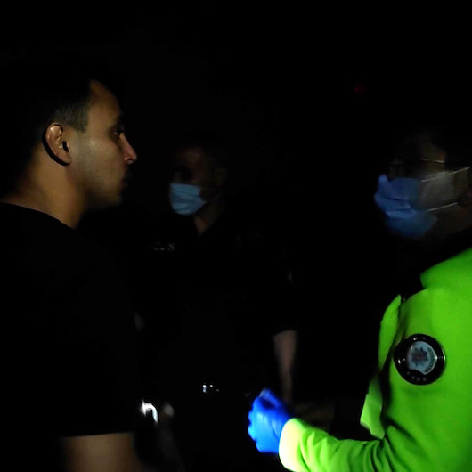 Polisten zorluk çıkaran yabancı boksöre cevap, Senin karşında Türkiye Cumhuriyetinin polisi var