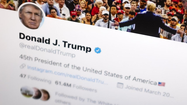 ABD'de 6 Ocak'ta gerçekleşen Kongre Binası baskını sonrasında Trump'ın yaptığı açıklamalar sebebiyle Facebook, Twitter, Snapchat ve YouTube kalıcı olarak Trump'ın hesaplarını kapatmıştı.