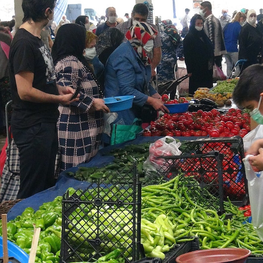 Bir haftadır kapalı olan pazarlar vatandaş akınına uğradı: Fiyatlar yüksek marketlerle aynı
