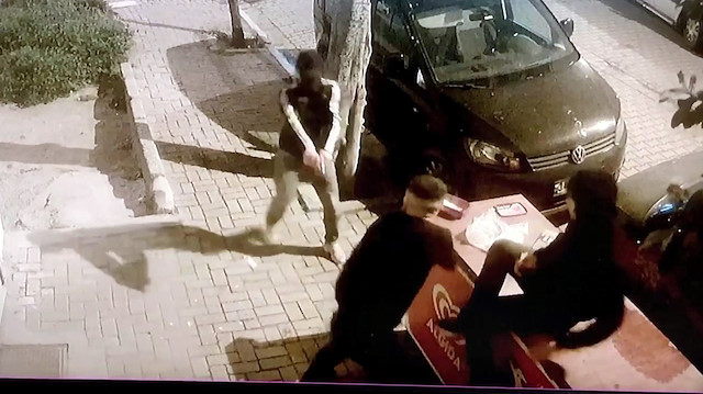 Avcılar'da silahlı saldırı anı kamerada