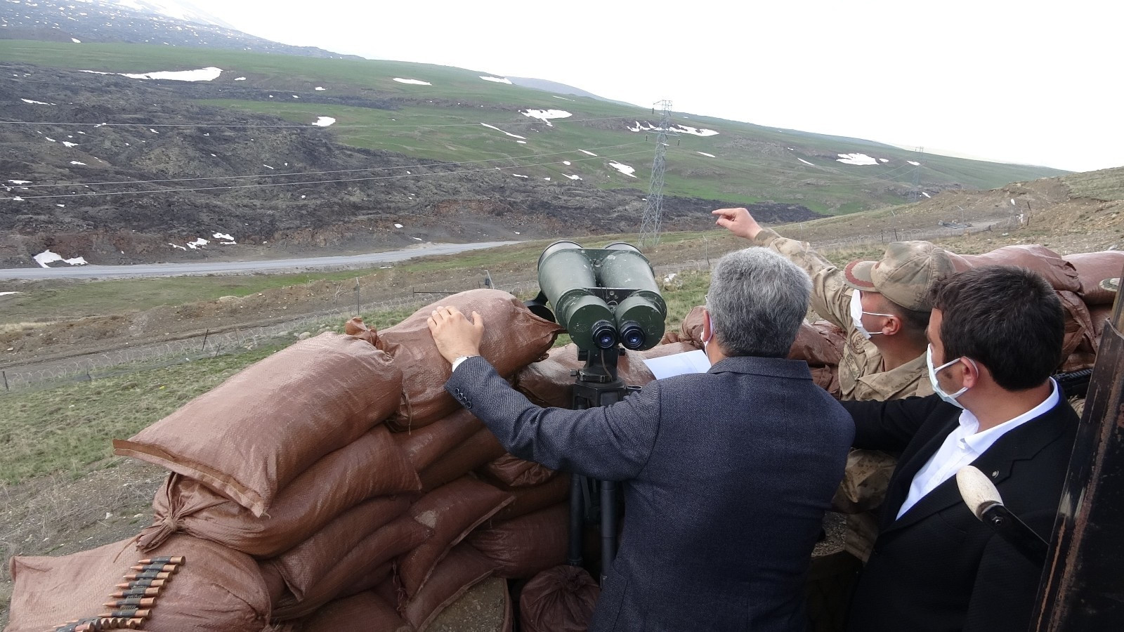 64 kilometrelik güvenlik duvarıyla teröristlerin sızma girişimleri önlenecek.