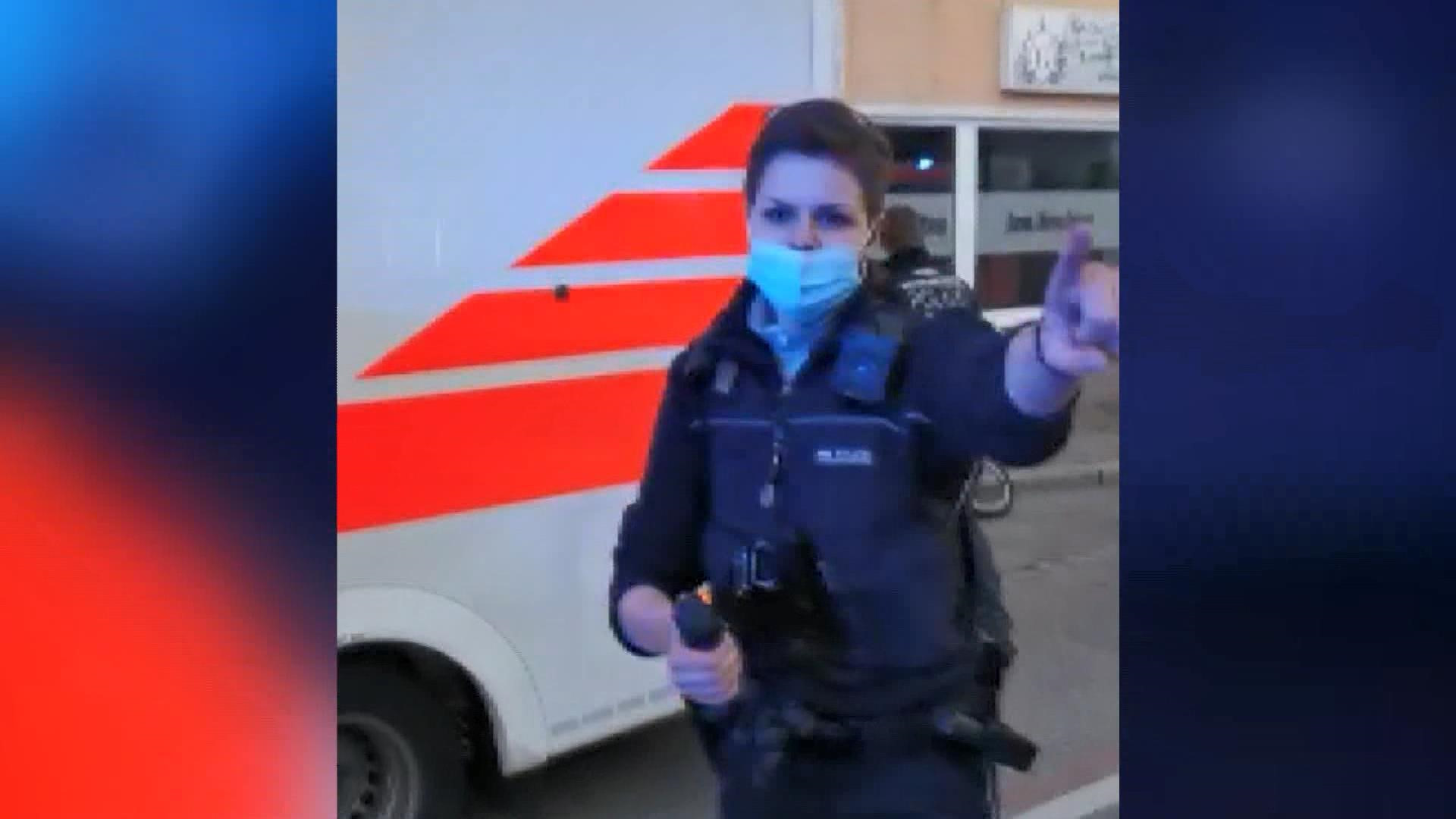 Almanya'da kazada yaralanan kızının yardımına koşan Türk babaya biber gazlı müdahale