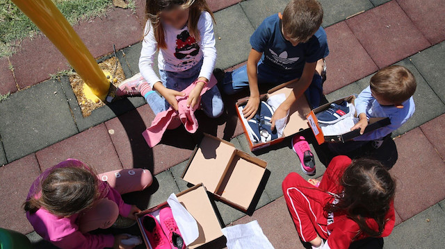 Mardin Büyükşehir Belediyesi, ihtiyaç sahibi çocuklara bayramlık giysi ve ayakkabı hediye etti. 