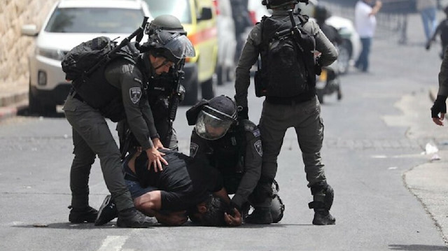 İsrail güçlerinin, Kudüs’te Filistinlilere yönelik şiddeti artarak devam ediyor.
