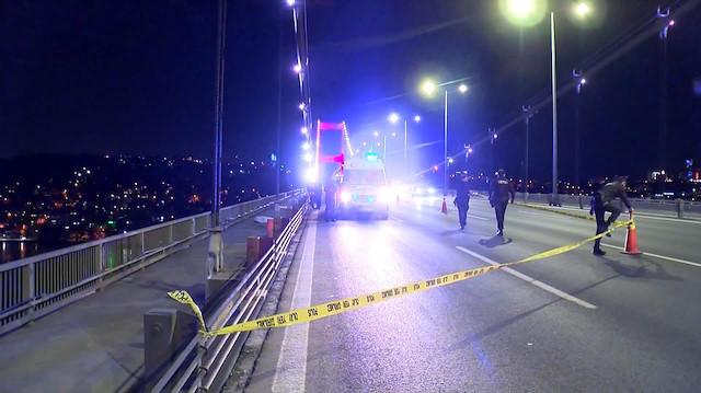 FSM Köprüsü'nde ön tekerini kaldırıp ilerleyen motosikletli kazada hayatını kaybetti.
