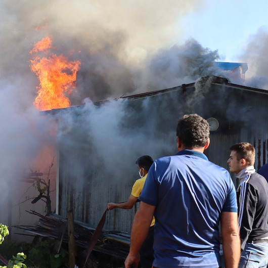 Kocaelinde 5 yaşındaki çocuk çakmakla oynadı: Ev küle döndü