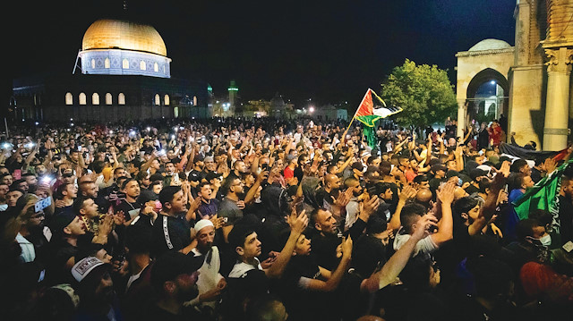 Filistin halkı, işgalci İsrail’in Kudüs’teki zorbalıklarına intifada ruhu ile cevap verdi.