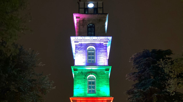 Tophane’deki saat kulesini Filistin Bayrağı’nın renkleriyle ışıklandırdı. 