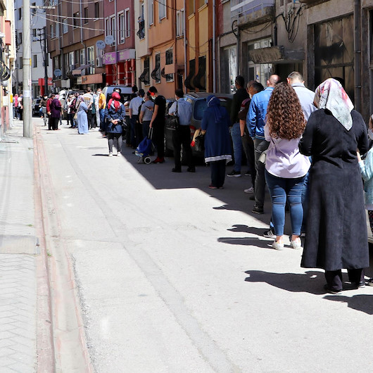 Tam kapanmada pes dedirten görüntüler: Fiyatı 18 lira olunca akın ettiler