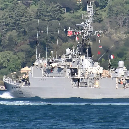 Fransız savaş gemisi İstanbul Boğazından geçti