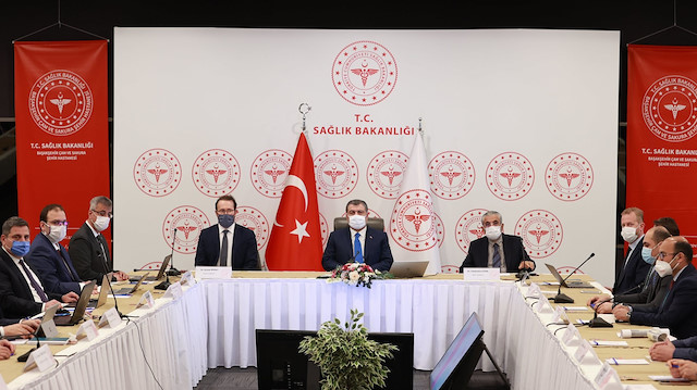 Sağlık Bakanı Fahrettin Koca, İstanbul'daki sağlık yöneticileri ile bir araya geldi.