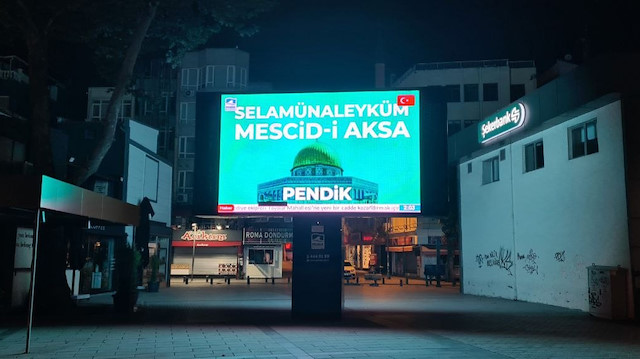 Beyoğlu Belediyesi tarafından ilçedeki reklam panolarına "Salam Alaykum AL-AQSA (Selamün Aleyküm Mescid-i Aksa)" yazılı mesaj yansıtıldı.