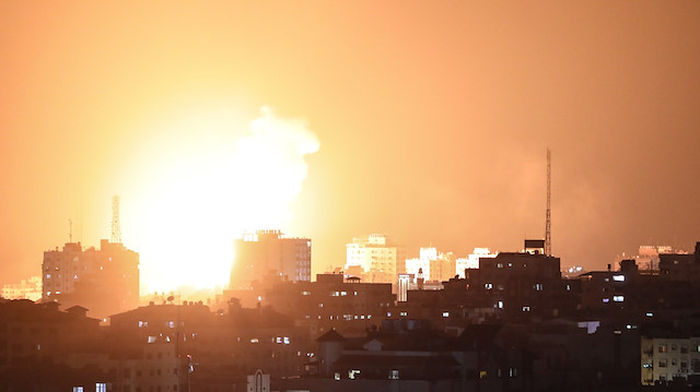 İsrail'in 10 Mayıs gecesi Gazze'ye düzenlediği saldırılarda, şehit olanların sayısının 24'e yükseldiği, yaralı sayısının 103 olduğu bildirilmişti.