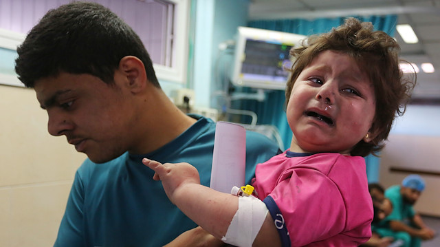İsrail saldırılarında yaralanan çocuklar. 