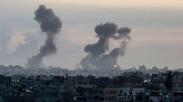 İsrail'in Gazze'ye hava saldırıları sürüyor.

