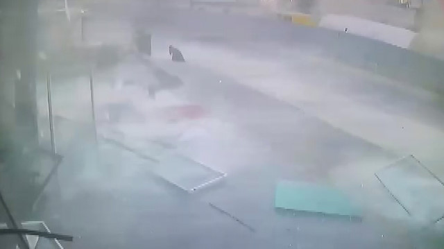 Pendik'te metro inşaatındaki patlama anı güvenlik kamerasında